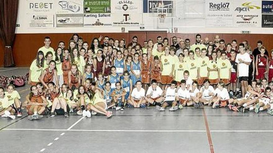 Foto conjunta de tots els equips que van disputar les finals del torneig