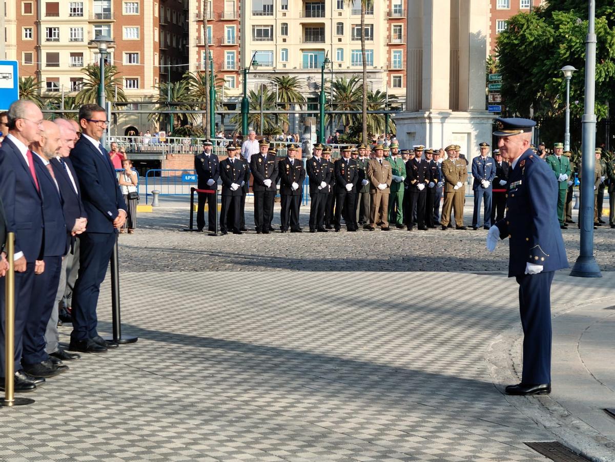 El subdelegado del Gobierno de España en Málaga, Javier Salas, acompañado por el alcalde de la capital malagueña, Paco de la Torre, el vicepresidente de la Diputación Provincial Manuel Marmolejo y uno de los delegados territoriales del Gobierno andaluz, Carlos García.