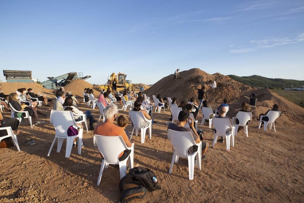 Enterramiento artístico en Sant Jordi