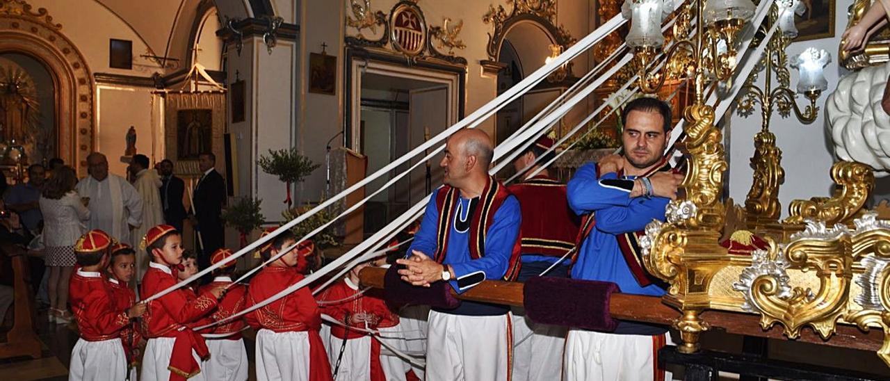 Imagen de la procesión dels turquets de Algar, única en España. | PROVI MORILLAS