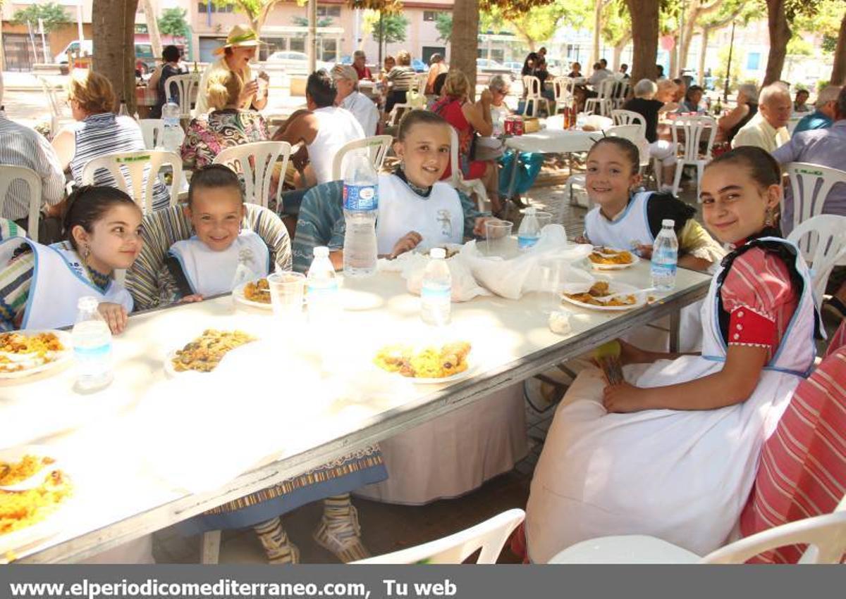 Paella monumental y baile de la tercera edad en la Panderola