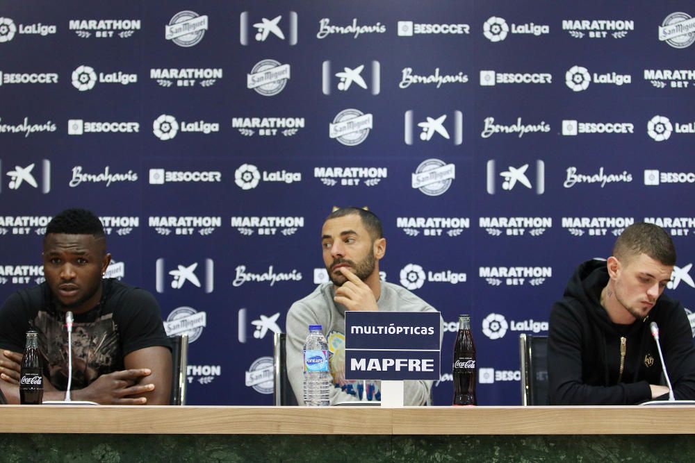 Los tres nuevos refuerzos del Málaga CF en el mercado de invierno son presentados en el estadio de La Rosaleda