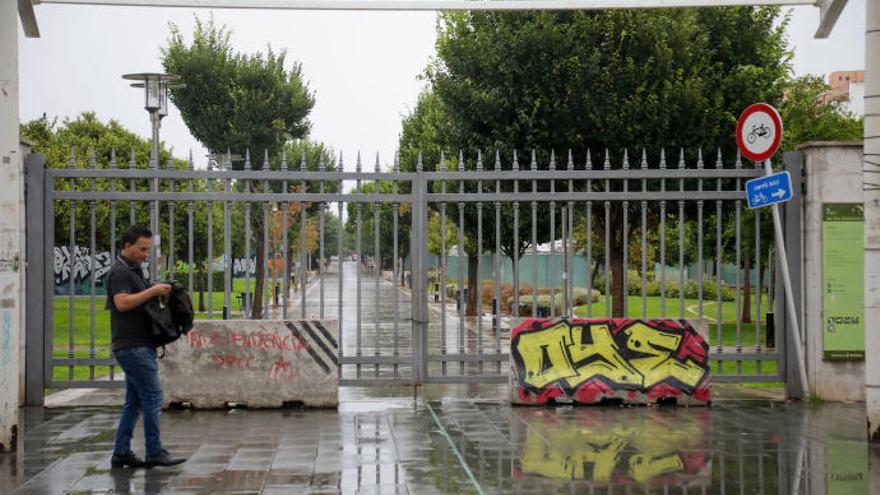 El parque de ses Estacions este viernes con la entrada cerrada.