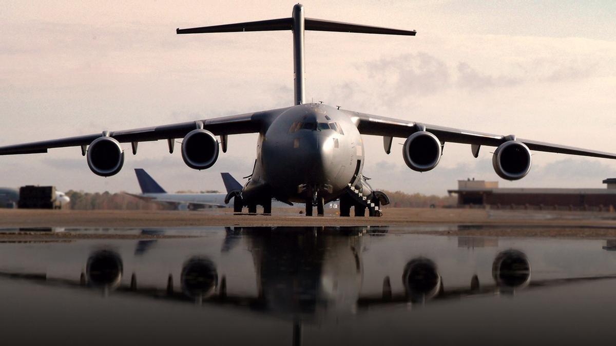 Es un avión de transporte militar de gran capacidad desarrollado por McDonnell Douglas