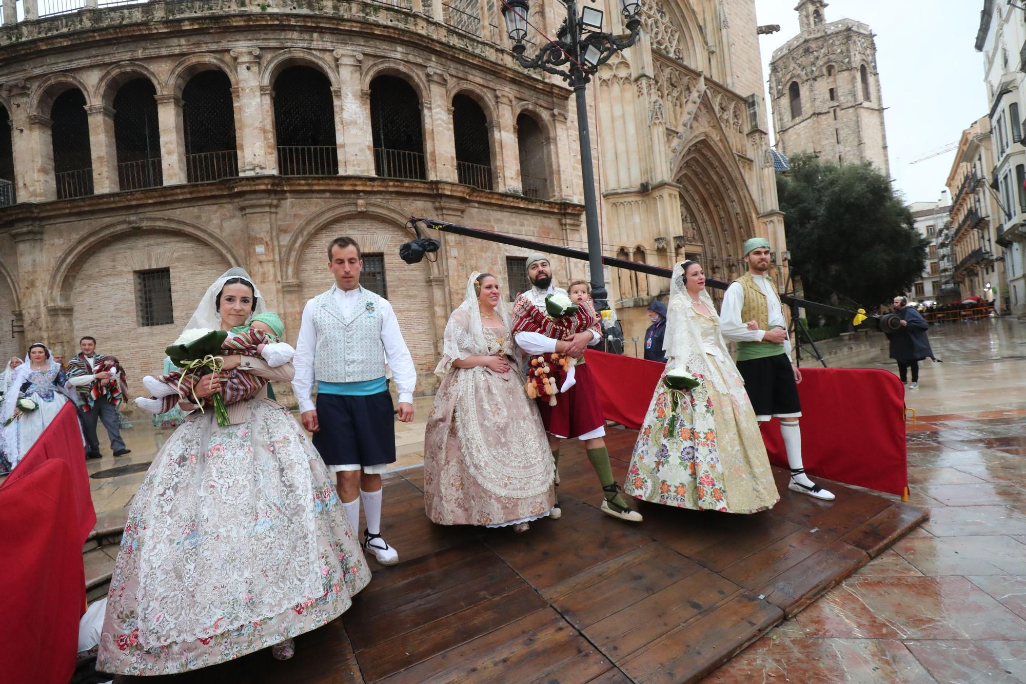 Búscate en el primer día de ofrenda por la calle de la Paz (entre las 17:00 a las 18:00 horas)