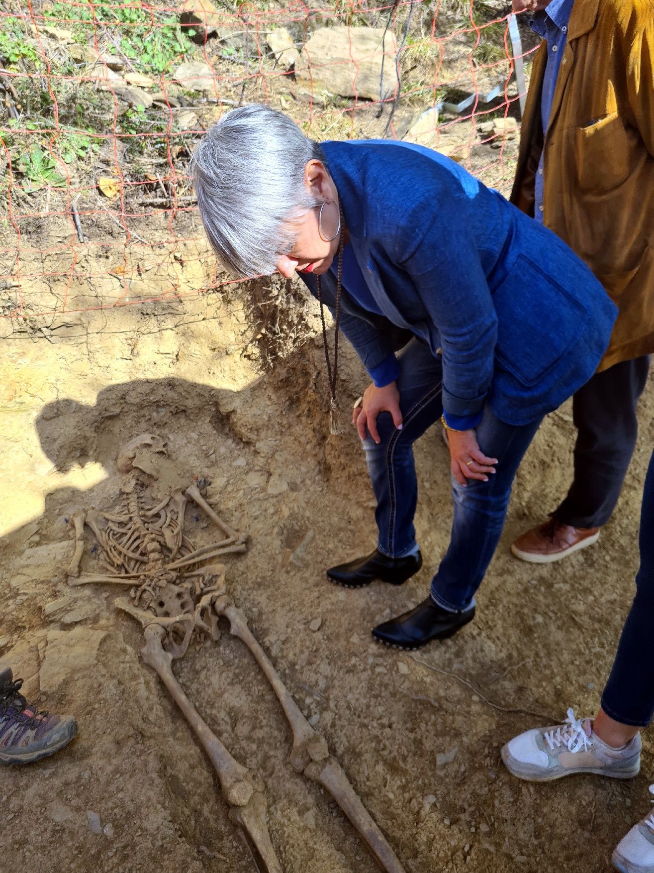 La consellera de Justícia, Lourdes Ciuró, visita la fossa de Canturri, al municipi de Montferrer i Castellbò