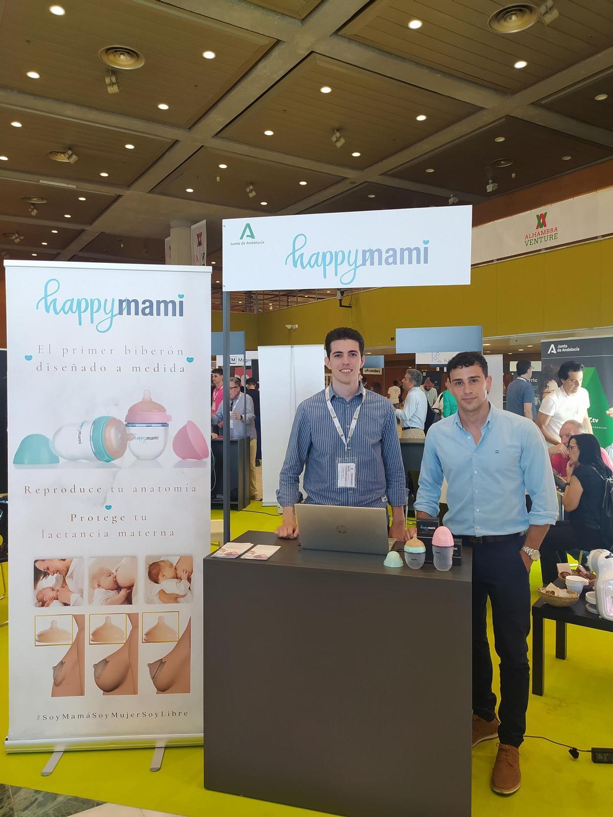 Alberto Fernández Pareja, a la derecha de la imagen, es el fundador y CEO de Happymami.