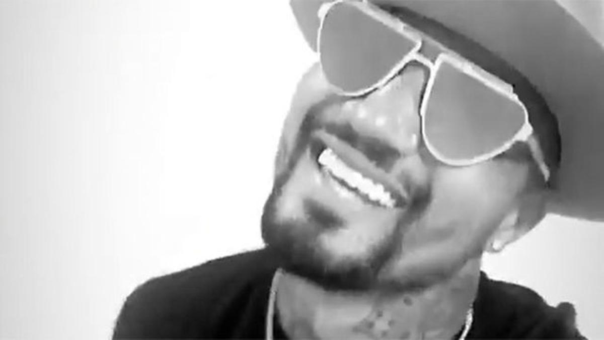 Boateng apura sus últimos días como culé cantando