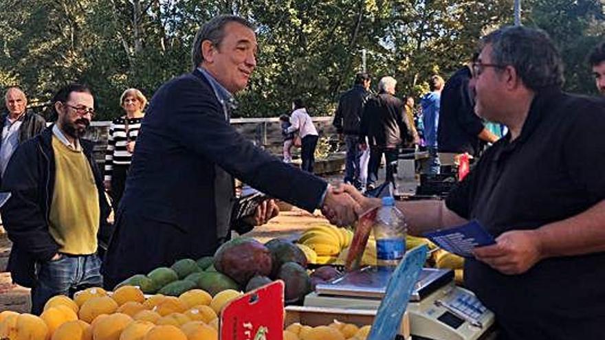 Alberto Mas Vilá, en una visita al mercat de les Deveses del Ter.