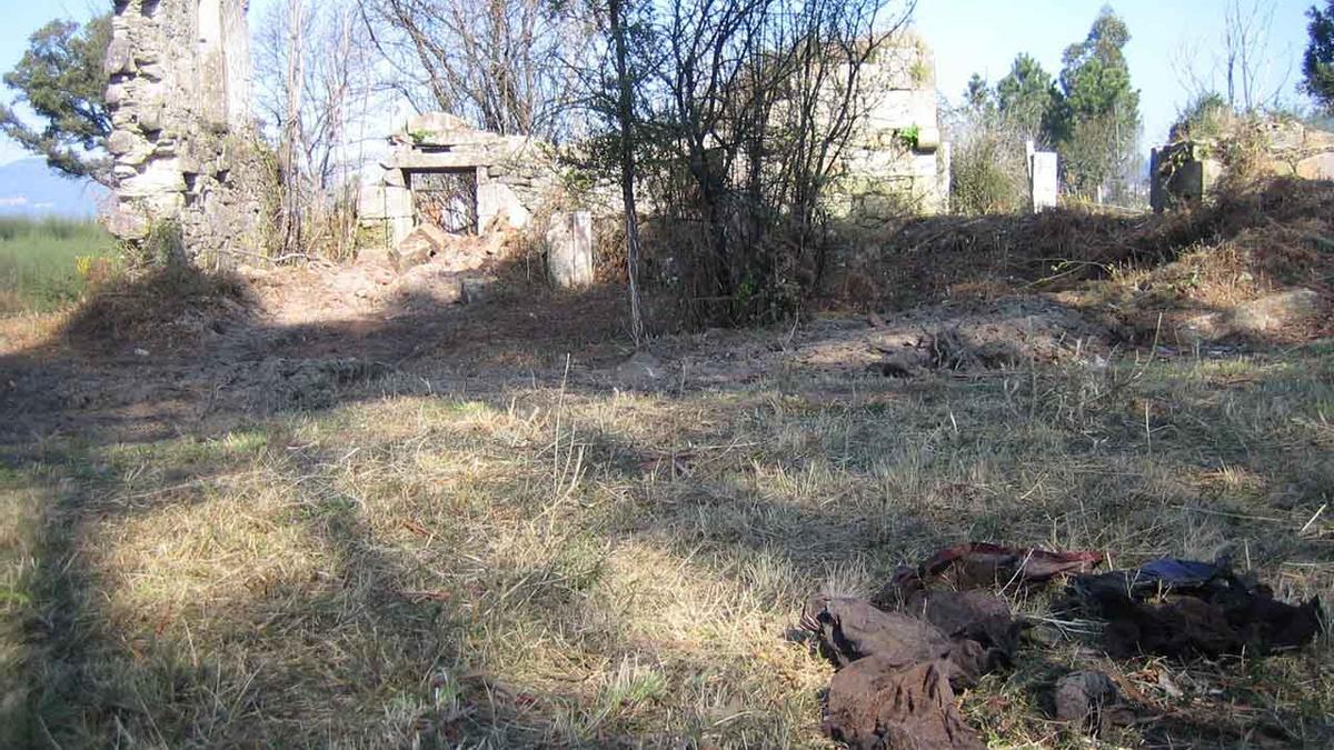 La finca ubicada en una zona de monte de Valença donde se hizo el rastreo y en la que hay una construcción en ruinas.