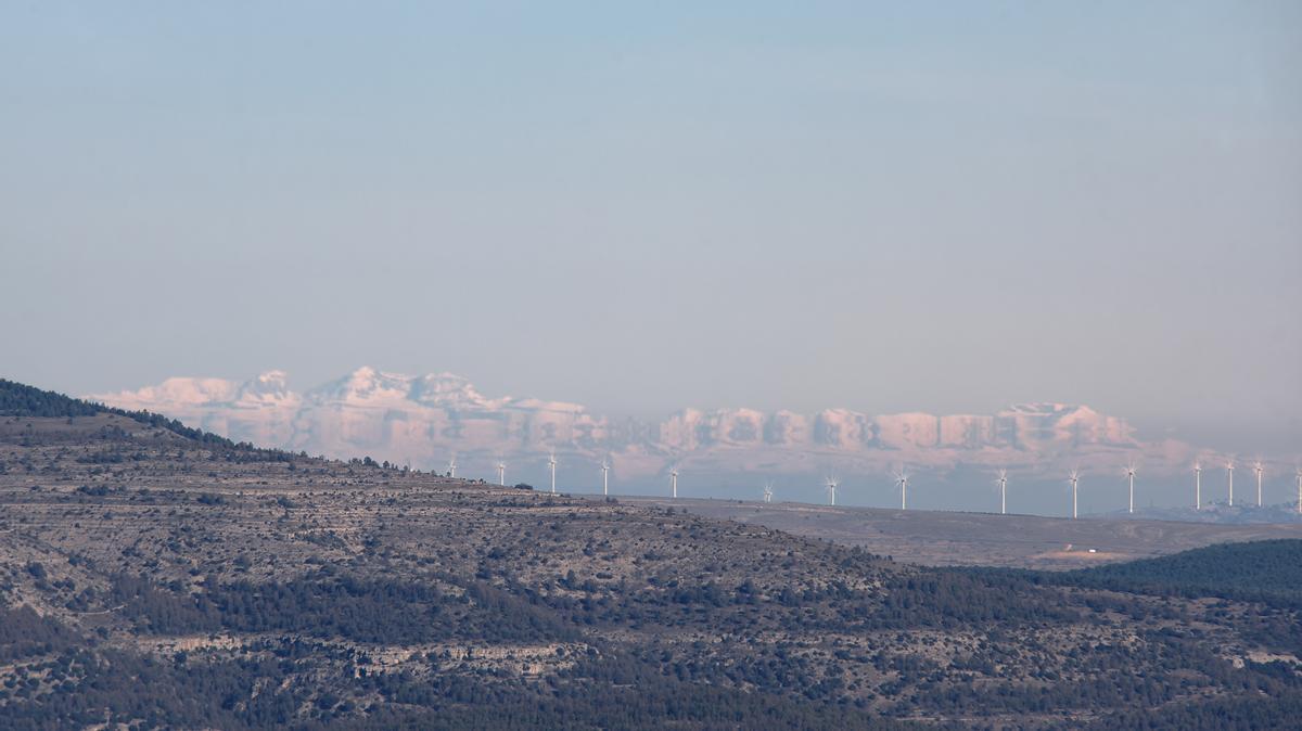 Imagen captada desde el Penyagolosa que divisa el Monte Perdido (275 km) y el Pic Long (289 km)