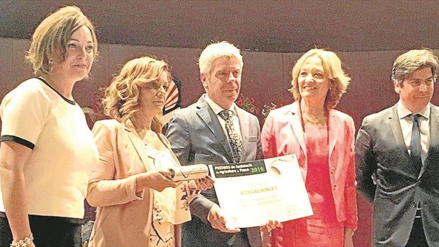 La Junta DE ANDALUCÍA distingue a Bodegas Robles con EL Premio de Agricultura