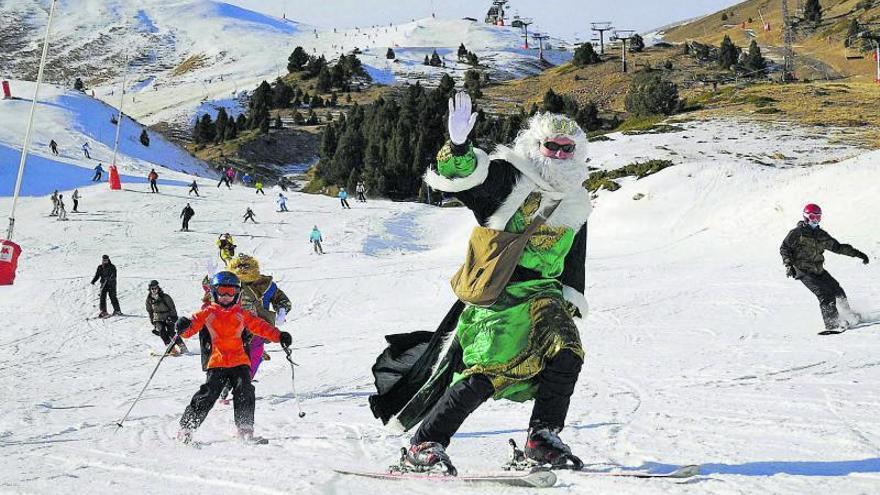 Las estaciones de esquí
son un destino turístico
clave en Navidad. EFE