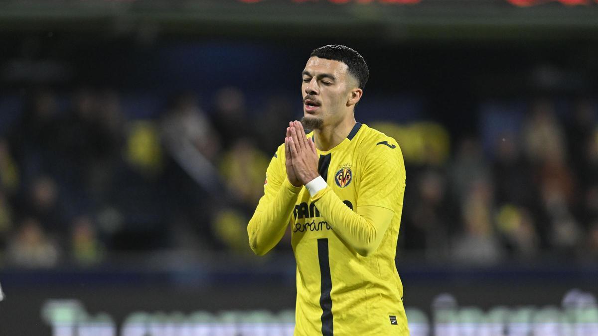 Mikautadze, ante la Real Sociedad.