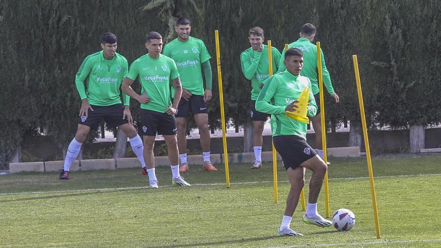 El Elche recupera efectivos para el importante partido ante el Espanyol