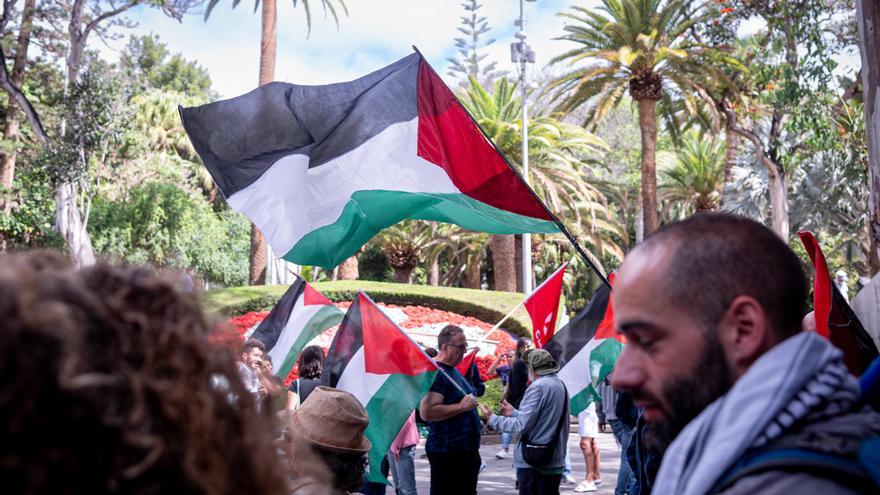 Cientos de tinerfeños se manifiestan en las calles por el alto al fuego en Palestina