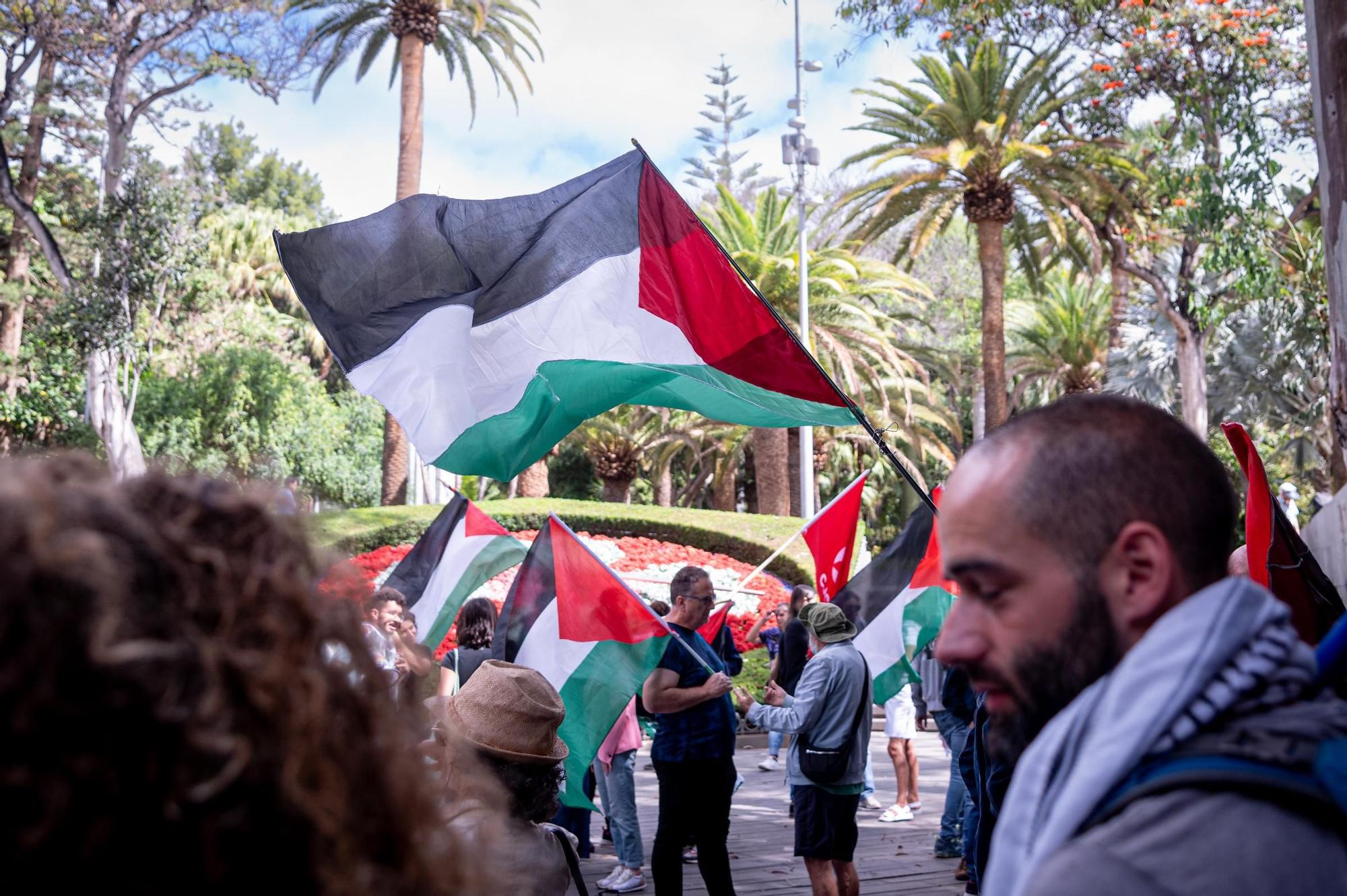 Cientos de tinerfeños se manifiestan en las calles por el alto al fuego en Palestina