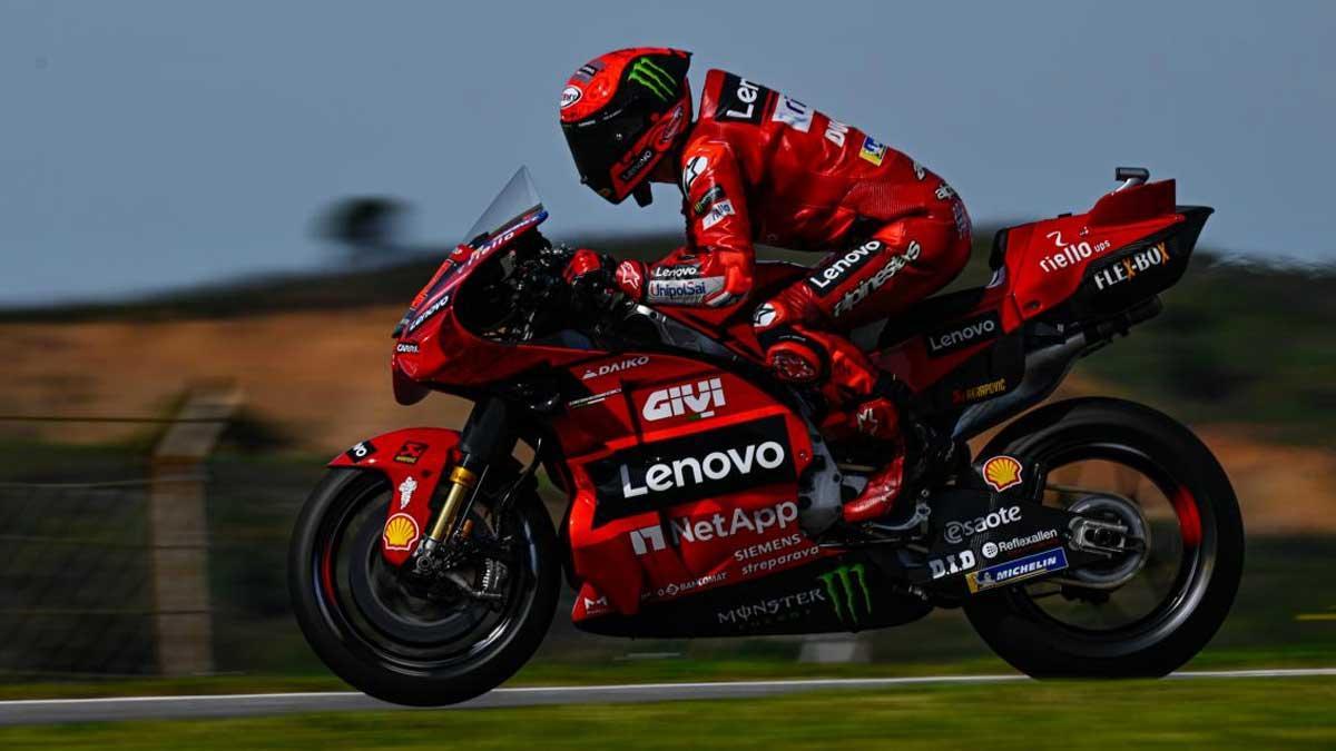 Moto GP  VÍDEO: El histórico momento en el que Márquez se sube a