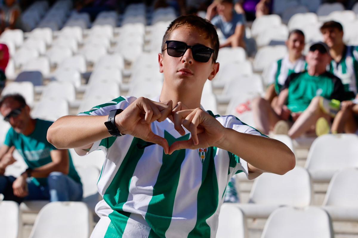 Córdoba CF-Racing de Ferrol | La afición blanquiverde en El Arcángel, en imágenes