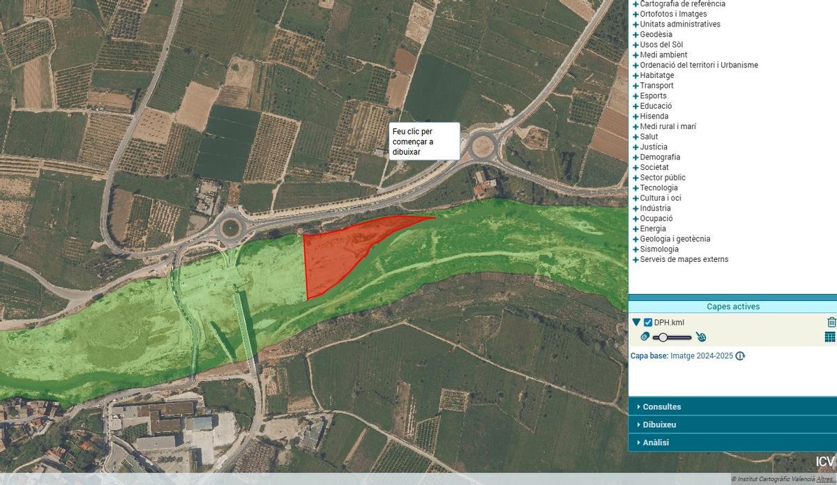 Tramo donde va a colocarse más de 8.000 m2 de manta geotextil para evitar el rebrote de la caña en el Parque Natural del Túria.