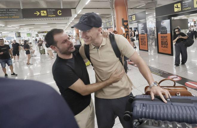Llega a Mallorca el último fichaje del Mallorca Adam Buksa