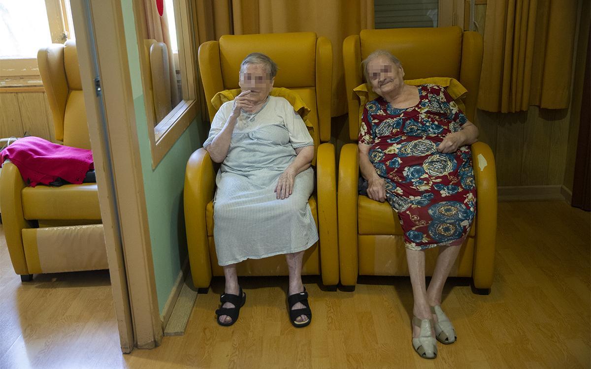 Dos pacientes del centro Verdi Residencial, el pasado 20 de julio.