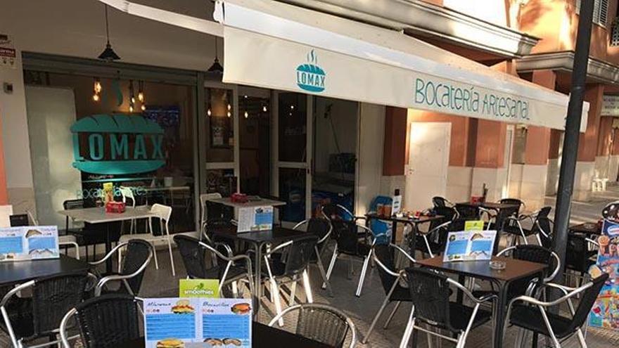 La terraza permite disfrutar de la sombra y escapar al calor del verano.