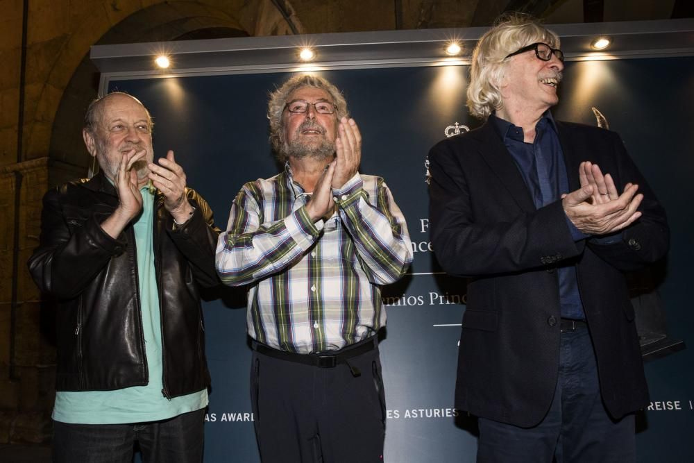 Llegada a Oviedo de Calos Alberto Núñez, Carlos López Puccio y Marcos Mundstock, integrantes de Les Luthiers