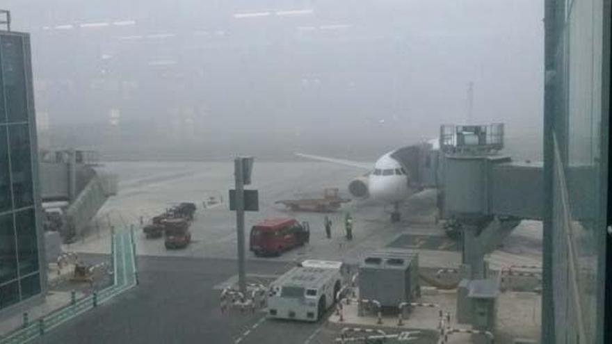 La niebla provoca retrasos en el aeropuerto de Alicante