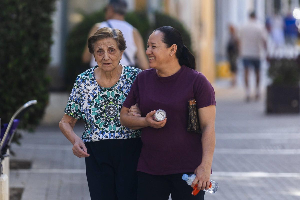 Muchas mujeres de la zona cero de la dana que trabajan en el sector de los cuidados perdieron sus empleos
