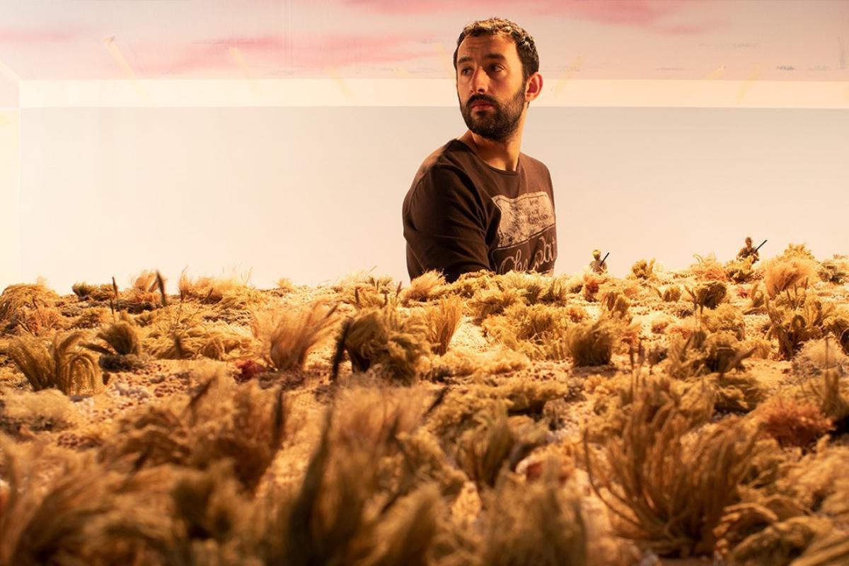 El caravaqueño José Prats tras el escenario de su último corto, 'Adiós'