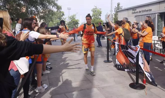 Así fue el recibimiento a Valencia Basket  antes de enfrentarse al  Perfumerías Avenida