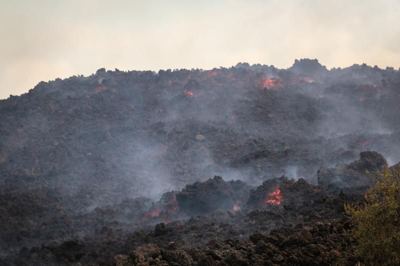 La lava del volcán avanza por La Palma