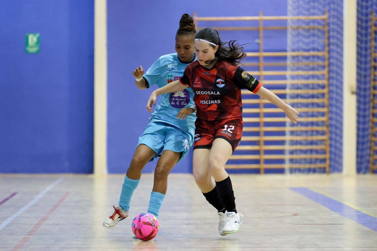 Larissa se viste de superheroína para darle un punto al San Pablo-Eivissa