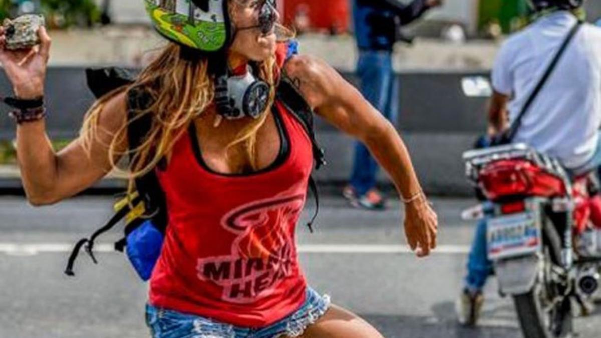 Caterina Ciarcelluti se ha convertido en la 'Wonder Woman' de las protestas de Venezuela.