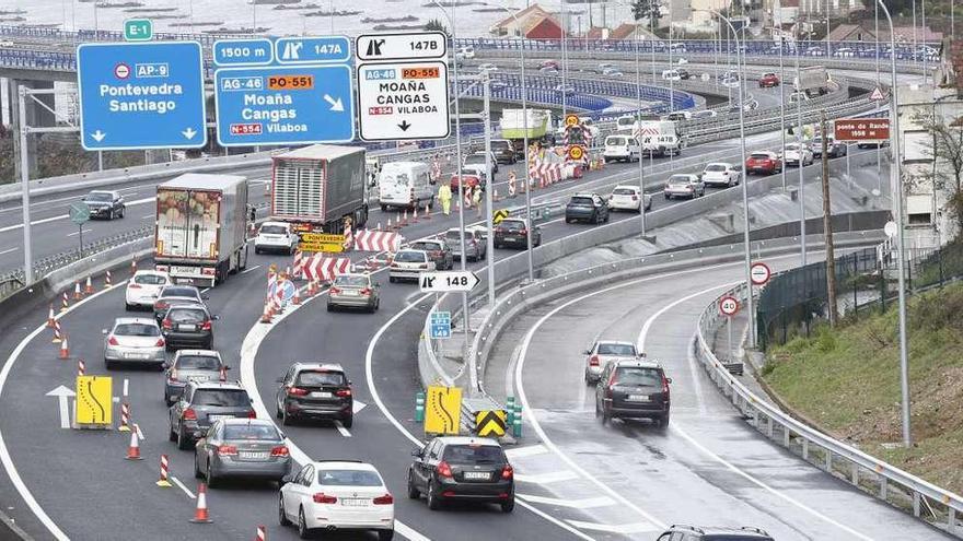 Los colapsos en el puente de Rande son frecuentes por las obras de los últimos meses. // R.G.