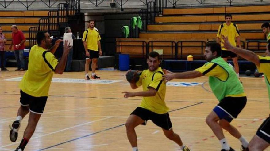 Fernando Eijo, David García y Dani Cerqueira en un entrenamiento de esta semana. // Gonzalo Núñez