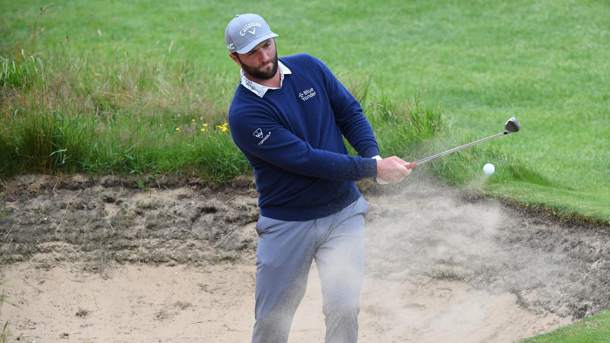 Rahm, entrenando en Royal St.George's, previo al inicio del Open Championship