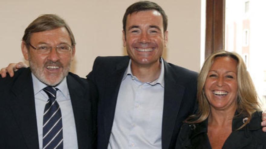 Trinidad Jiménez, y el secretario de Estado para el Deporte, Jaime Lissavetzky, con el secretario general de los socialistas madrileños, Tomás Gómez