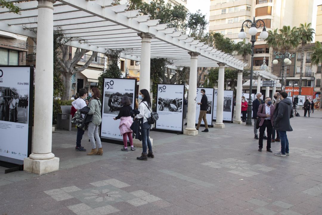 Inauguración de la exposición 150 años de Levante-EMV en Alzira