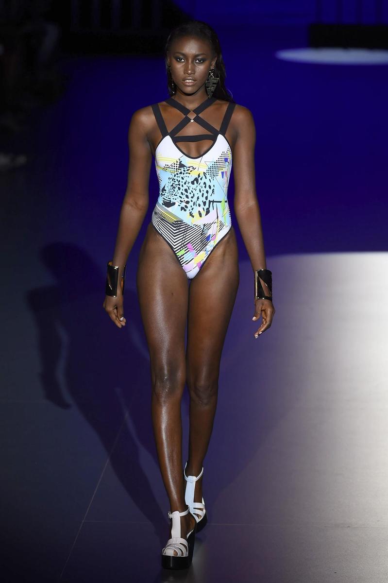 MBFWM 2015: Dolores Cortés Primavera/Verano 2016, bañador con motivo animal