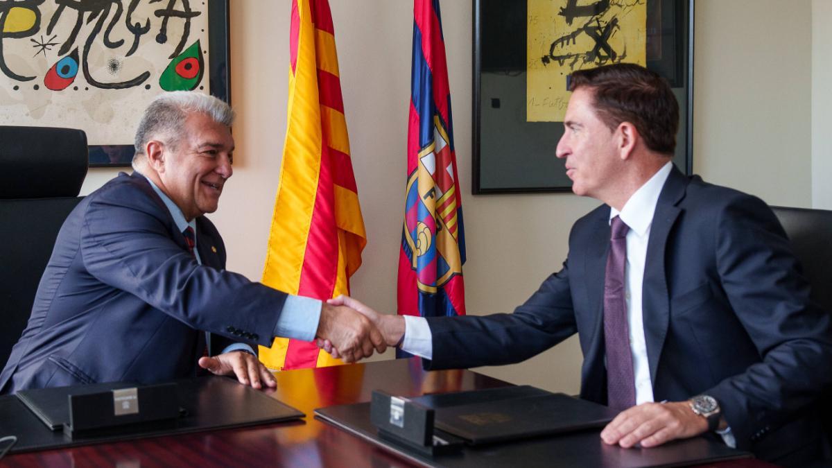 Xavi Pascual cumplió al relanzar al equipo, pero Laporta no