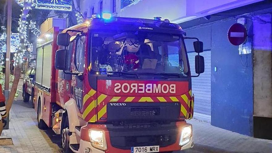 Camión de Bomberos durante el rescate de un bebé atrapado en un coche en Arrecife.