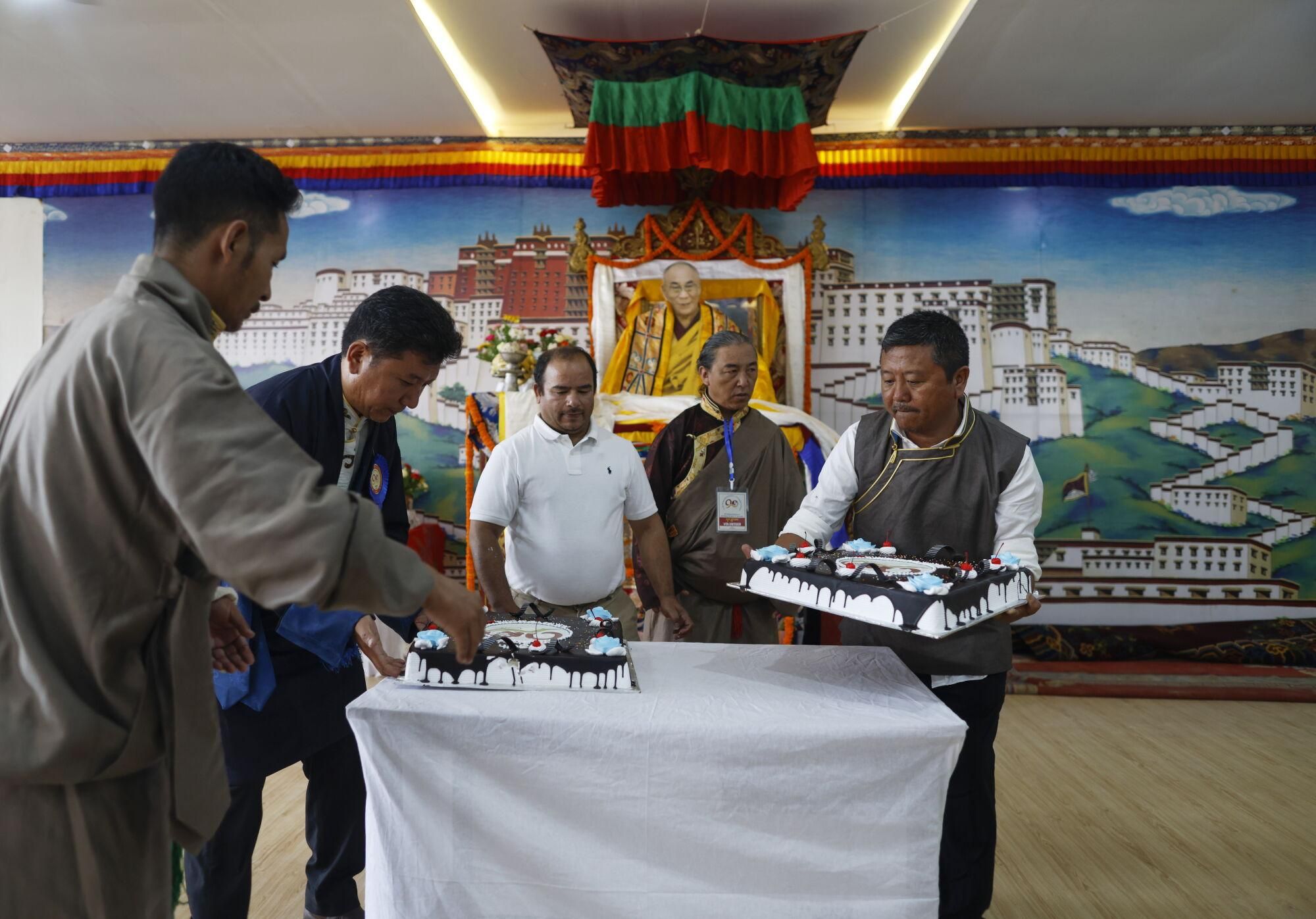 Kathmandu (Nepal), 06/07/2025.- Tibetan monks participate in a cake-cutting ceremony to mark the Dalai Lama's 90th birthday in Kathmandu, Nepal, 06 July 2025. More than 1,000 monks, diplomats, human rights activists, and other Tibetans gather at the Jawalakhel Tibetan Handicraft Centre to celebrate the Dalai Lama's 90th birthday. EFE/EPA/NARENDRA SHRESTHA