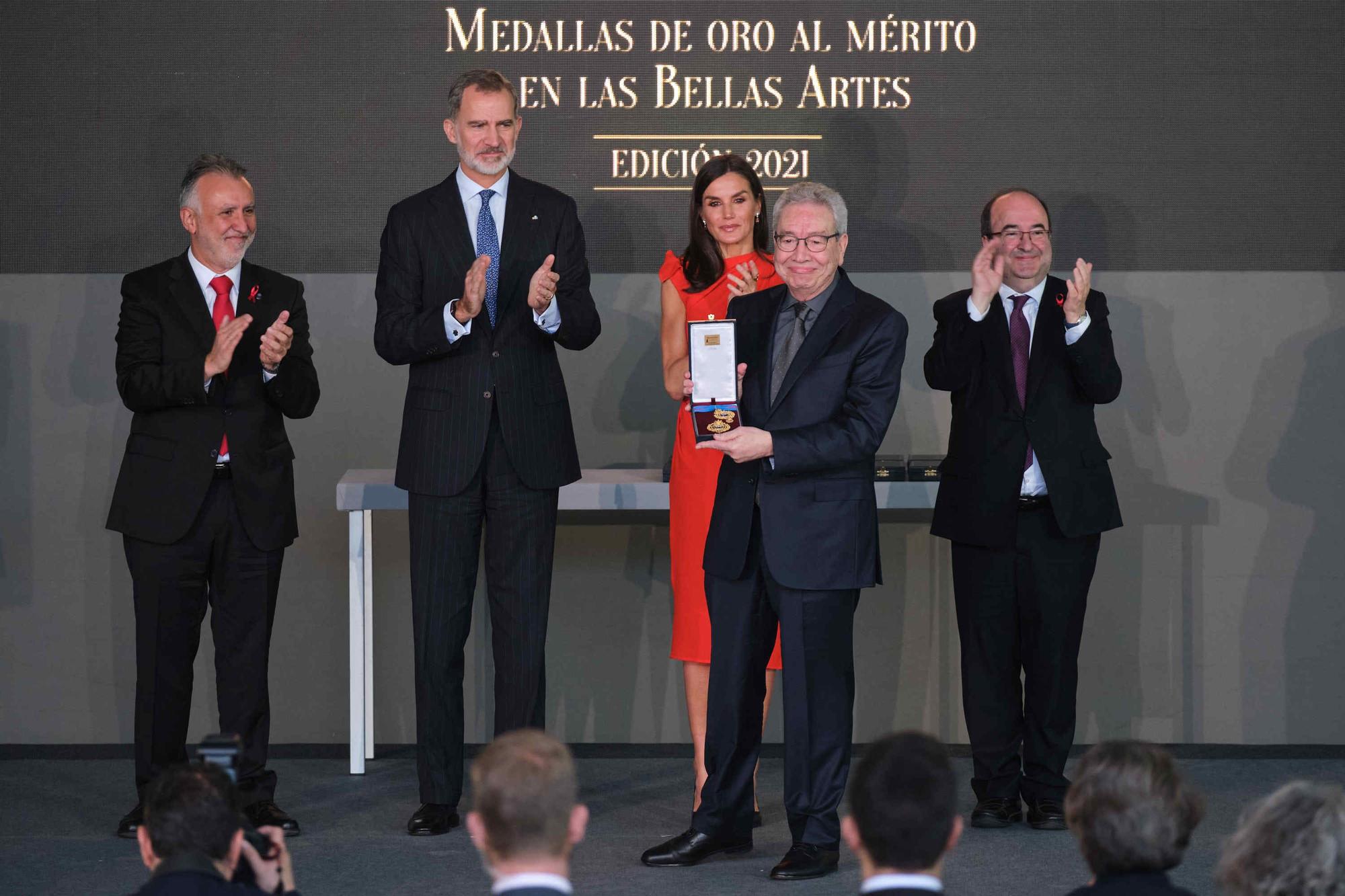 Los Reyes entregan en las Islas las Medallas de Oro al Mérito en las Bellas Artes a 32 personalidades de la cultura