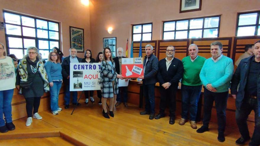 Los promotores del centro para jóvenes autistas recaban 12.000 firmas de apoyo para poner en marcha la instalación en Langreo