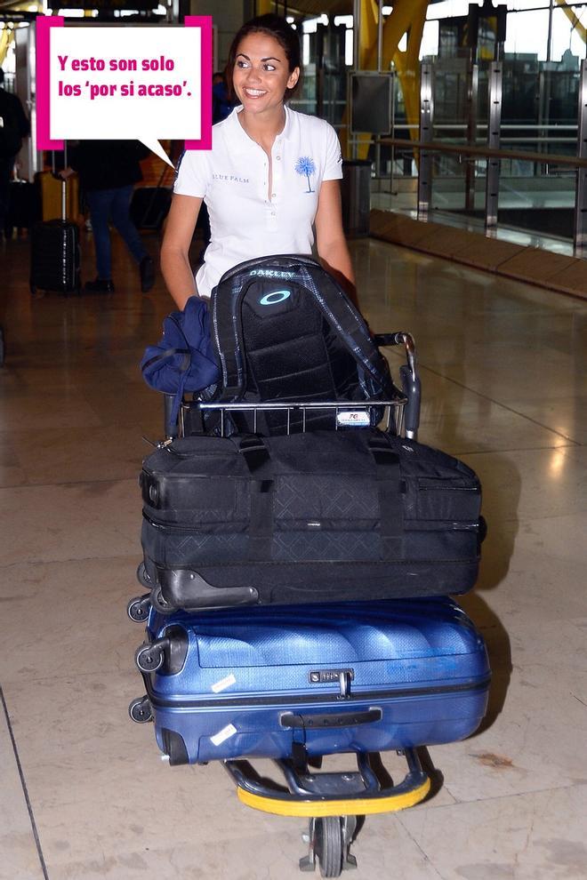 Lara Álvarez con su equipaje