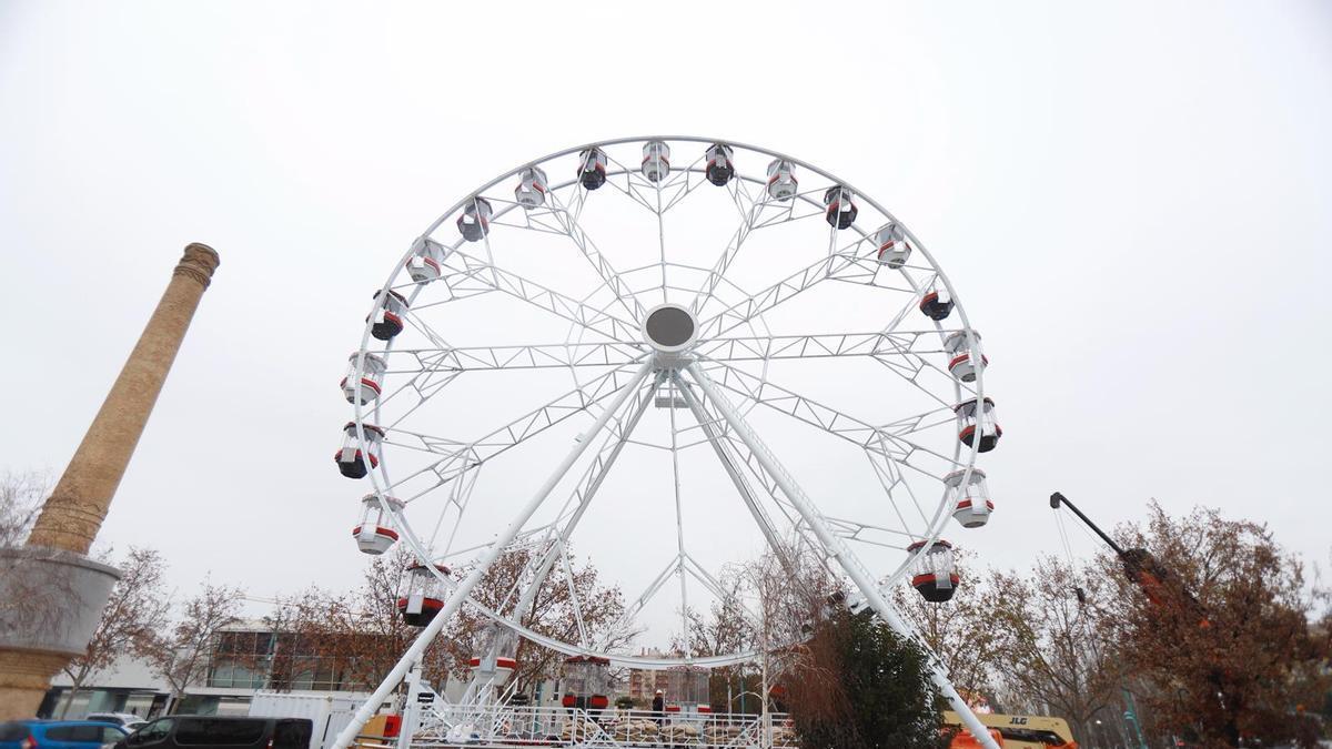 La noria de Zaragoza en pruebas.