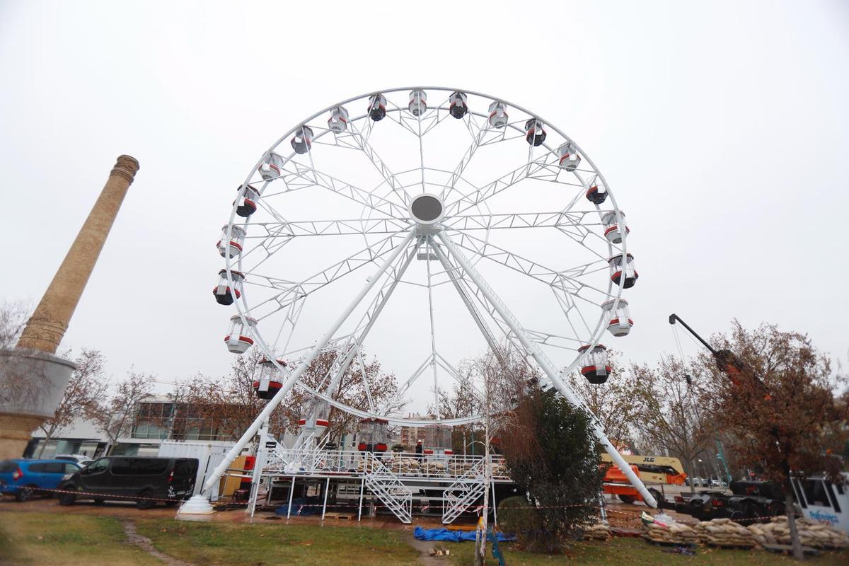 Así avanza el montaje de la noria de Zaragoza