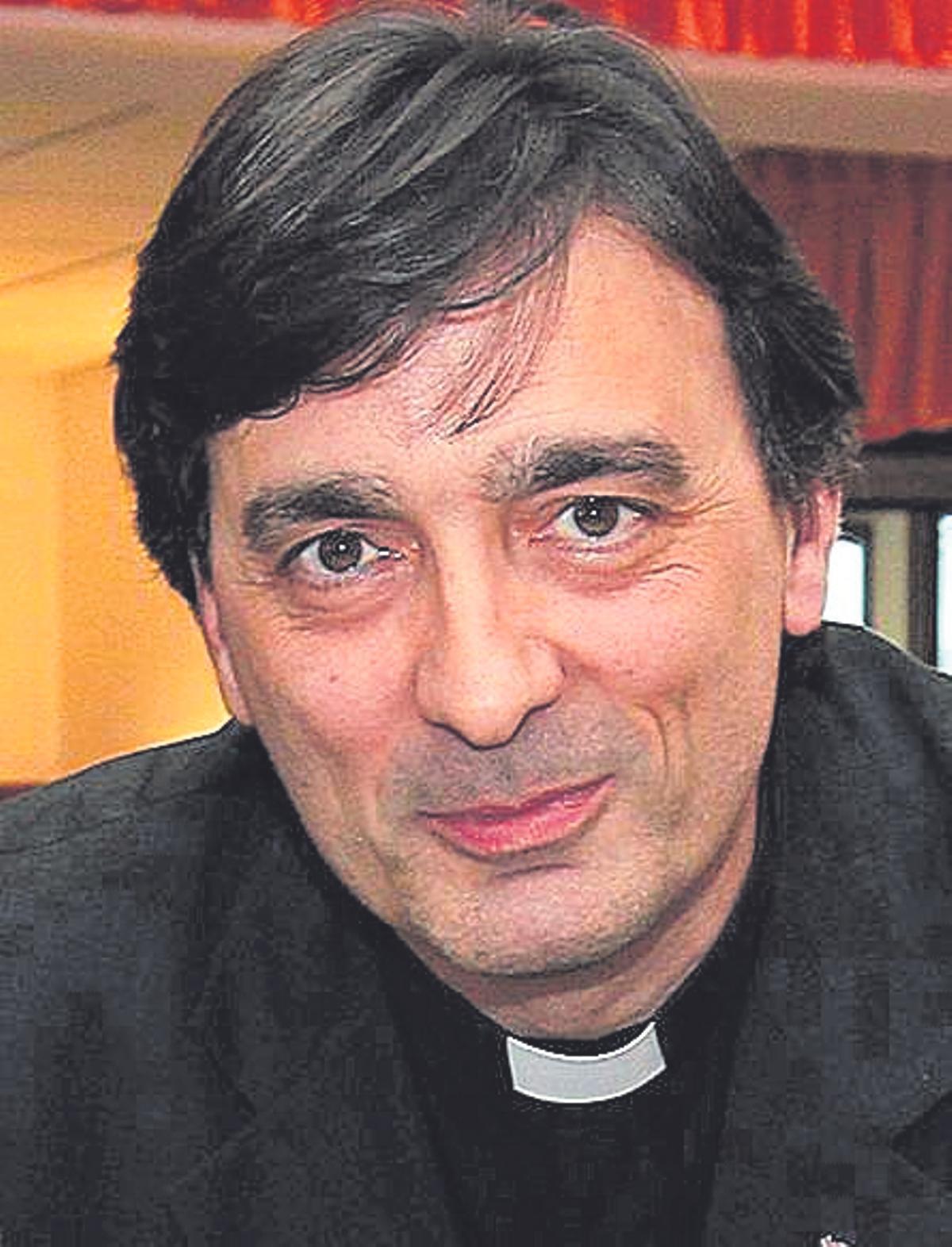 El sacerdote gallego que ofició la boda de José Luis Martínez-Almeida y Teresa Urquijo estrena este domingo un programa de televisión